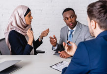 Wie funktioniert das Dolmetschen bei Online-Meetings und welche Vorteile bietet es?